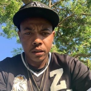 Meet your Posher, Devin